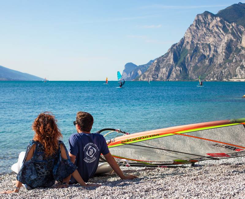 Lido Blu Coppia Spiaggia Con Vela